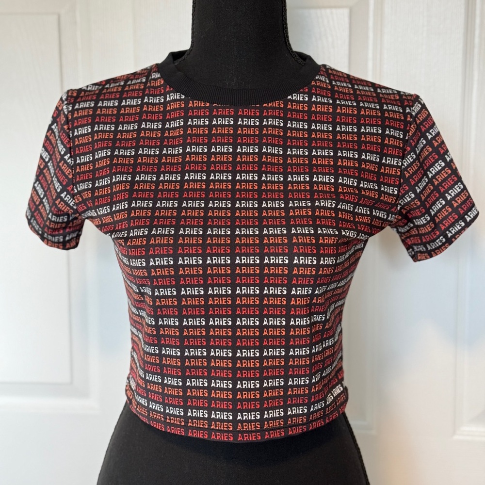 Horoscopez Aries decal crop top